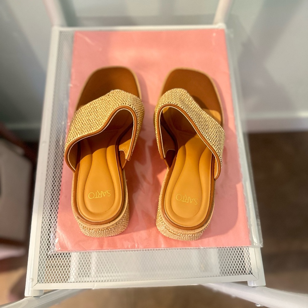 SARTO Women's Tan Sandals